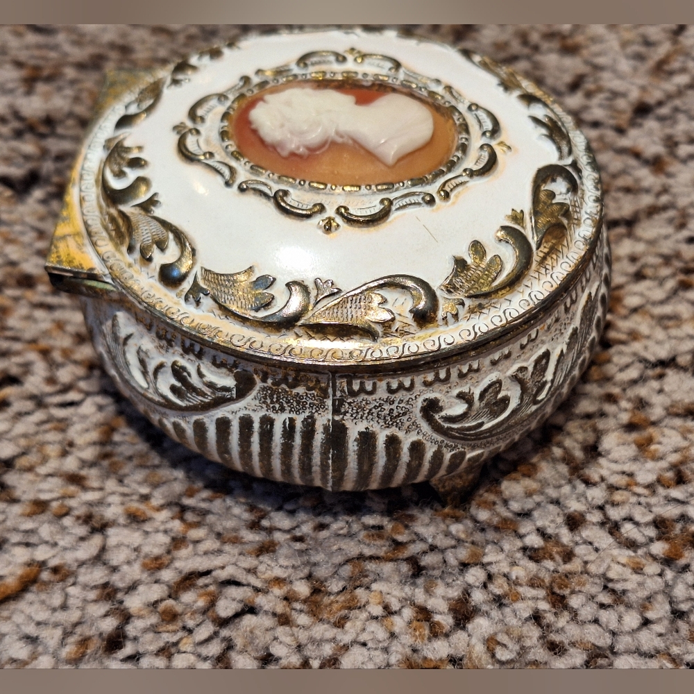 Vintage Cameo Trinket Box - Picture 8 of 10